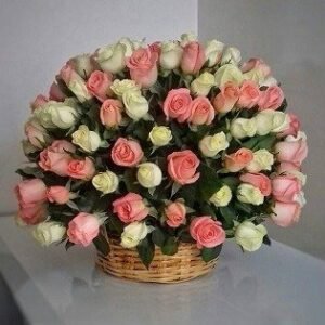 Canasta con 150 rosas