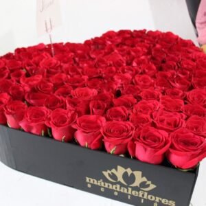 Caja Corazon Grande con 100 Rosas