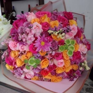 Ramo 100 Rosas con Flor de Apoyo y Papel