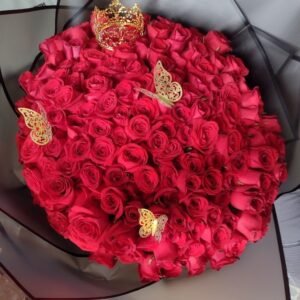 Ramo 200 Rosas Rojas con Coronita y Mariposas