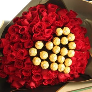 Ramo 100 Rosas Rojas con Corazón de Ferreros