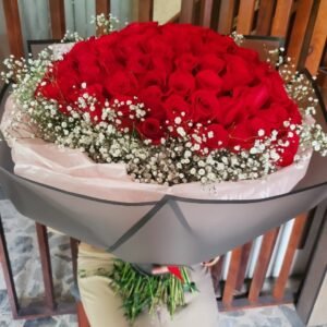 Ramo 100 Rosas Rojas con Gypso