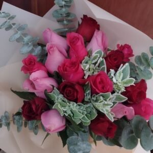 Ramo 18 rosas con euforbia
