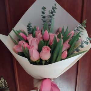 Ramo 20 rosas y 10 tulipanes