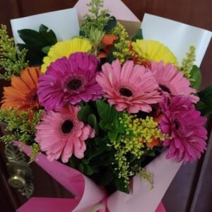 Ramo 12 Gerberas Coloridas con Solidago