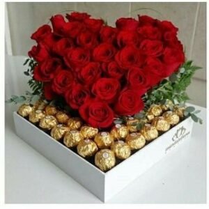 Corazón en tapa con chocolates 30 Rosas