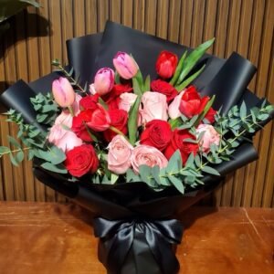 Ramo 20 rosas rojas y rositas con 6 tulipanes