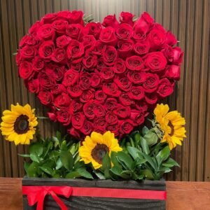 Corazon en pedestal con girasoles