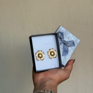 Arete de flor dorada
