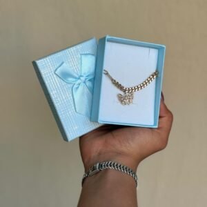 Brazalete con mariposa